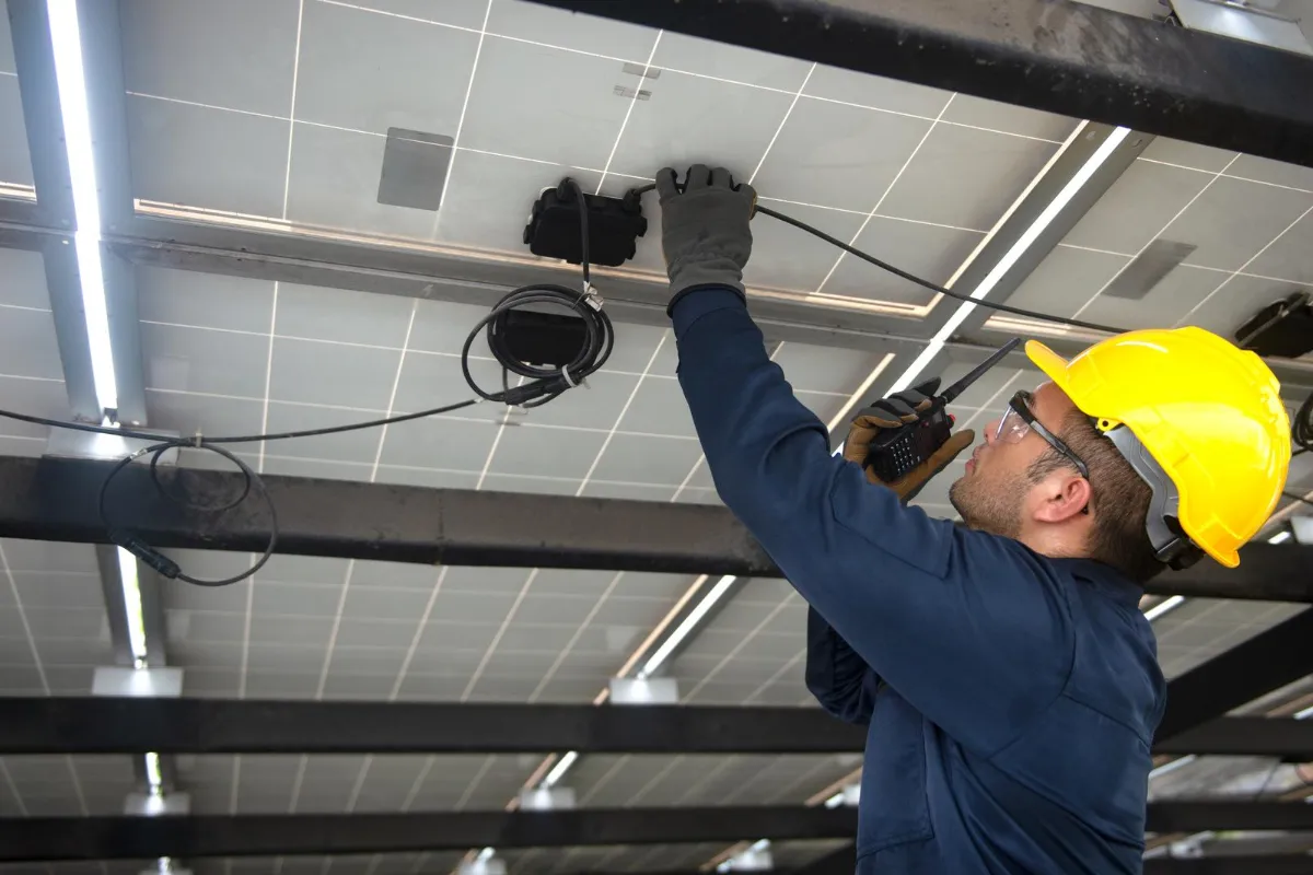 10 formas efectivas de ahorrar en la factura de la luz en 2026